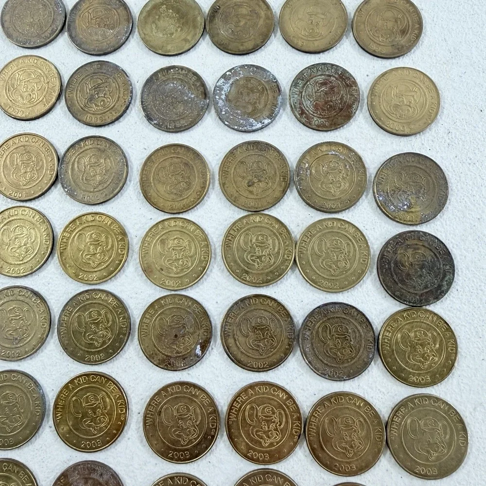 159 VINTAGE CHUCK E CHEESE TOKENS LOT 1980S-1990S‎ ARCADE TOKEN COLLECTION